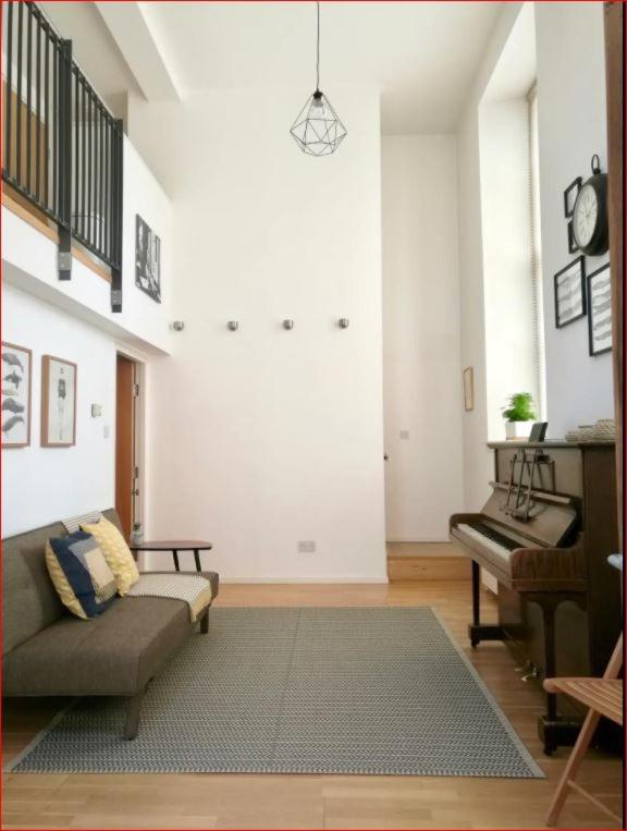 Central Mezzanine Apartment In Historic School Édimbourg Extérieur photo