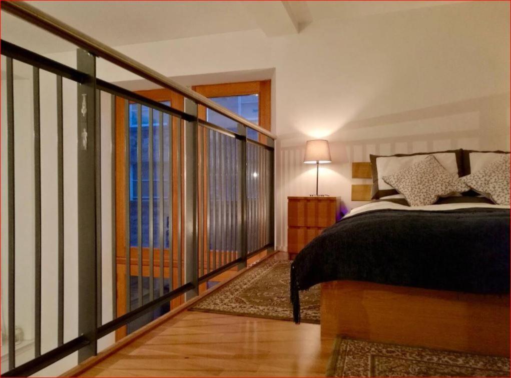 Central Mezzanine Apartment In Historic School Édimbourg Extérieur photo